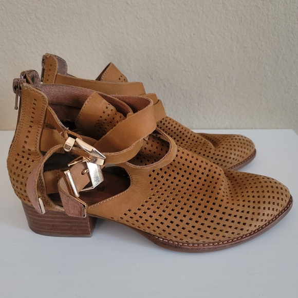 Jeffrey Campbell Everly Booties - Picture 5 of 12